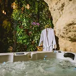 La Grotte Fleurie - Classe 5 Etoiles * Mussidan