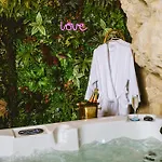 La Grotte Fleurie - Classe 5 Etoiles Mussidan