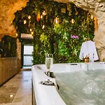La Grotte Fleurie - Classe 5 Etoiles Mussidan