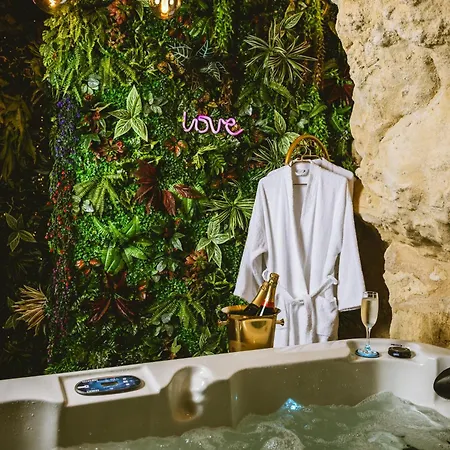 Holiday home La Grotte Fleurie - Classee 5 Etoiles Mussidan