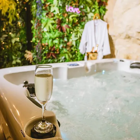 La Grotte Fleurie - Classe 5 Etoiles *