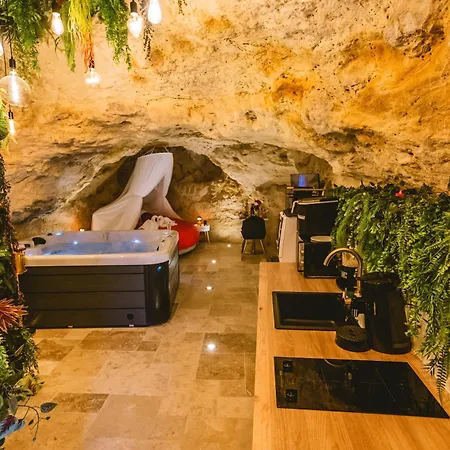 La Grotte Fleurie - Classe 5 Etoiles Mussidan