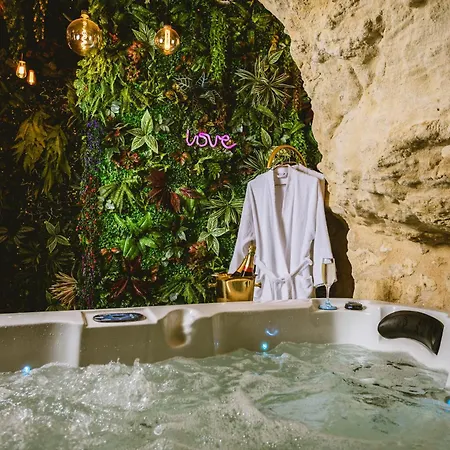 La Grotte Fleurie - Classe 5 Etoiles * Mussidan
