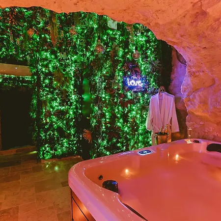 La Grotte Fleurie - Classe 5 Etoiles Holiday home Mussidan