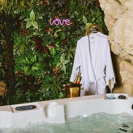 La Grotte Fleurie - Classe 5 Etoiles Mussidan