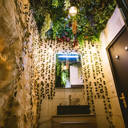 La Grotte Fleurie - Classe 5 Etoiles *