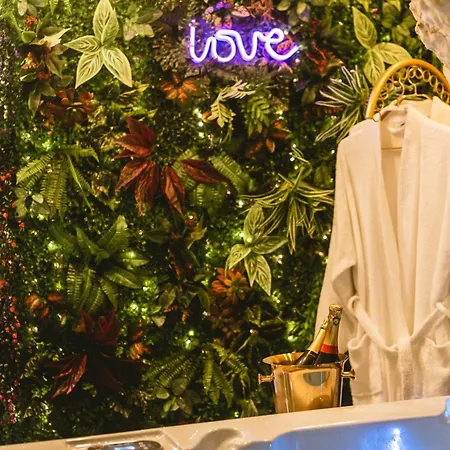 La Grotte Fleurie - Classe 5 Etoiles Mussidan