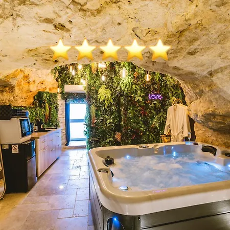 La Grotte Fleurie - Classe 5 Etoiles *