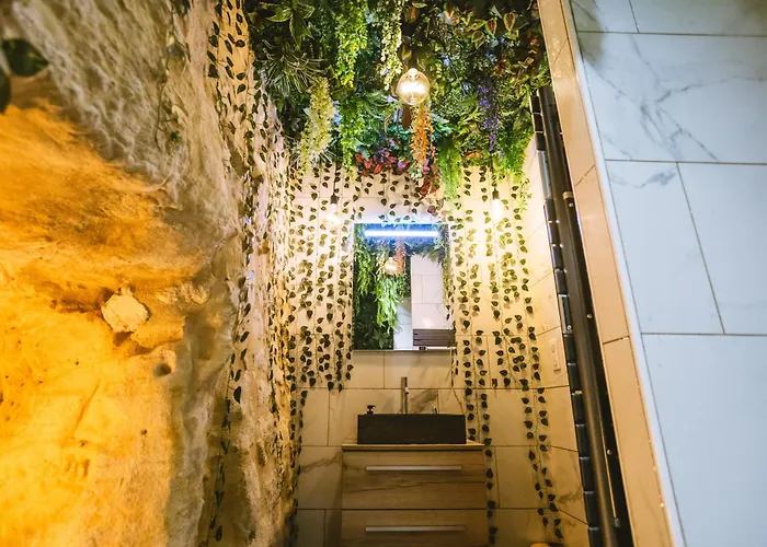 La Grotte Fleurie - Classe 5 Etoiles *