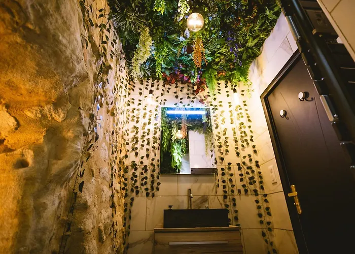 La Grotte Fleurie - Classe 5 Etoiles *