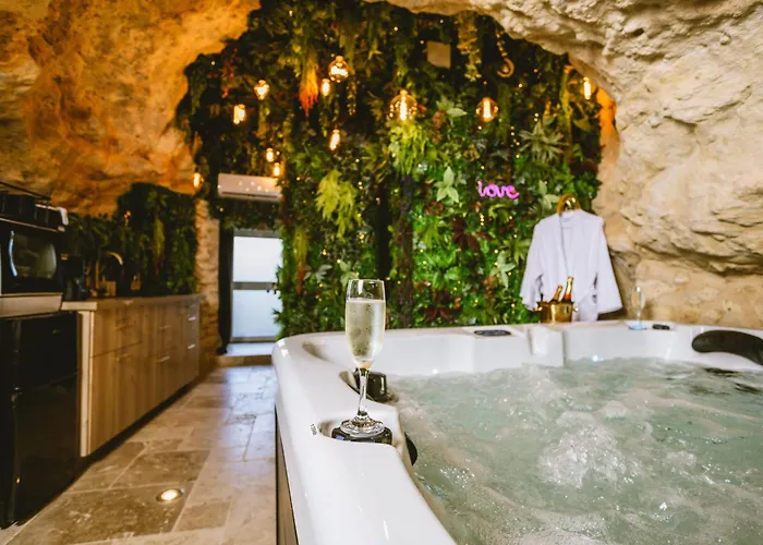 La Grotte Fleurie - Classe 5 Etoiles Mussidan