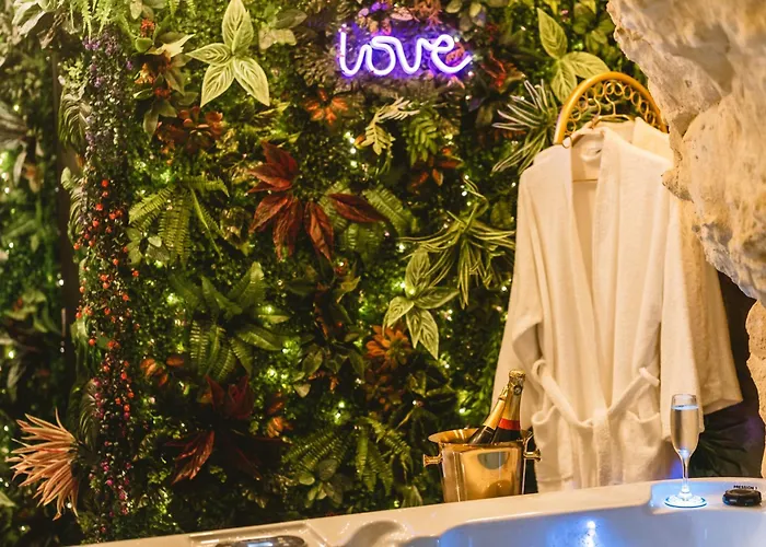 La Grotte Fleurie - Classe 5 Etoiles Mussidan