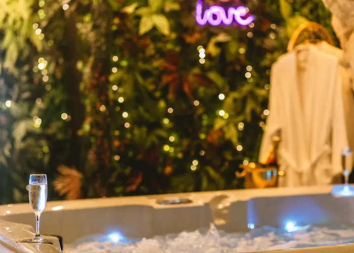 La Grotte Fleurie - Classe 5 Etoiles Ferienhaus Mussidan