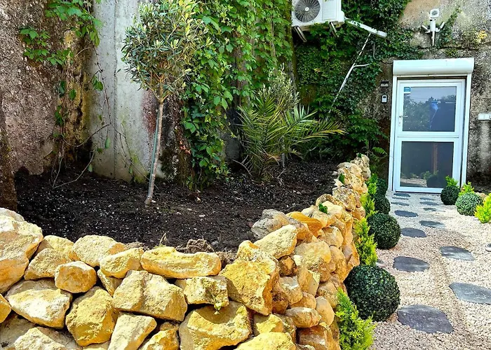 La Grotte Fleurie - Classe 5 Etoiles * Mussidan